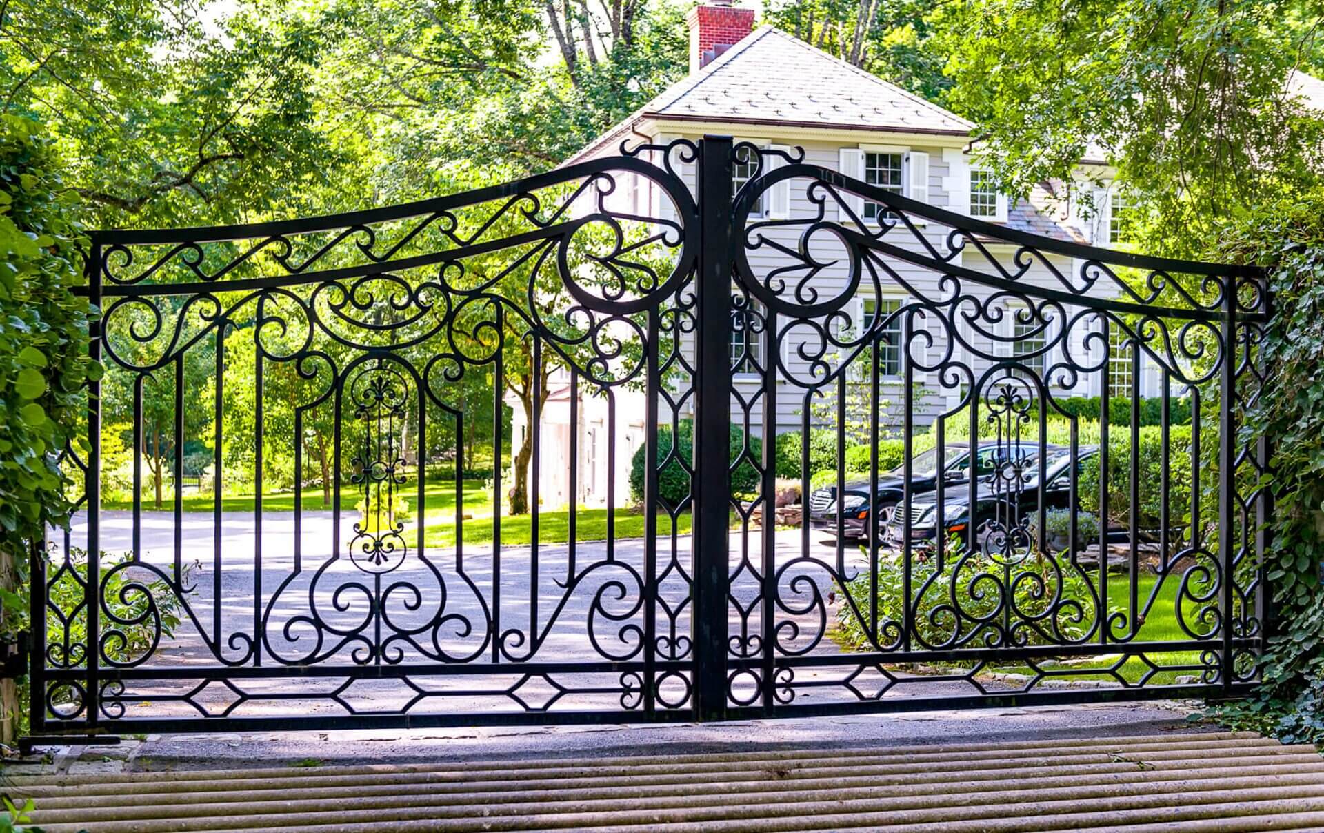 custom designs gate and fence in California